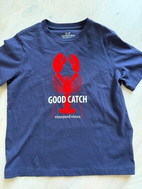 EUC VINEYARD VINES boys SZ 7 t-shirt - “Good Catch” Lobster Graphic Tee